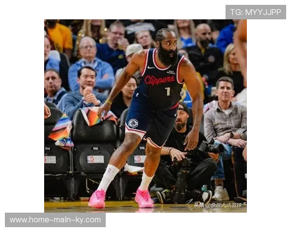 哈登在快船队中组织角色 近期失误偏多待调整